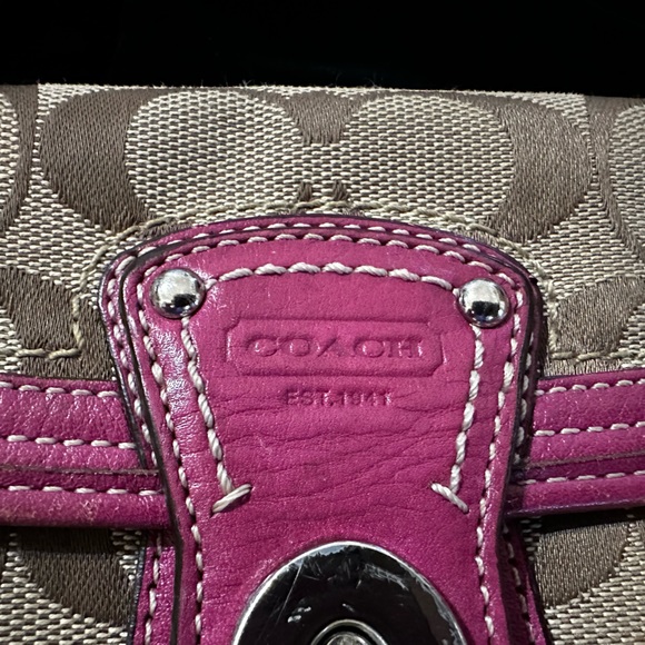Coach Pink Leather Trim Kiss Lock Wristlet - Picture 3 of 8